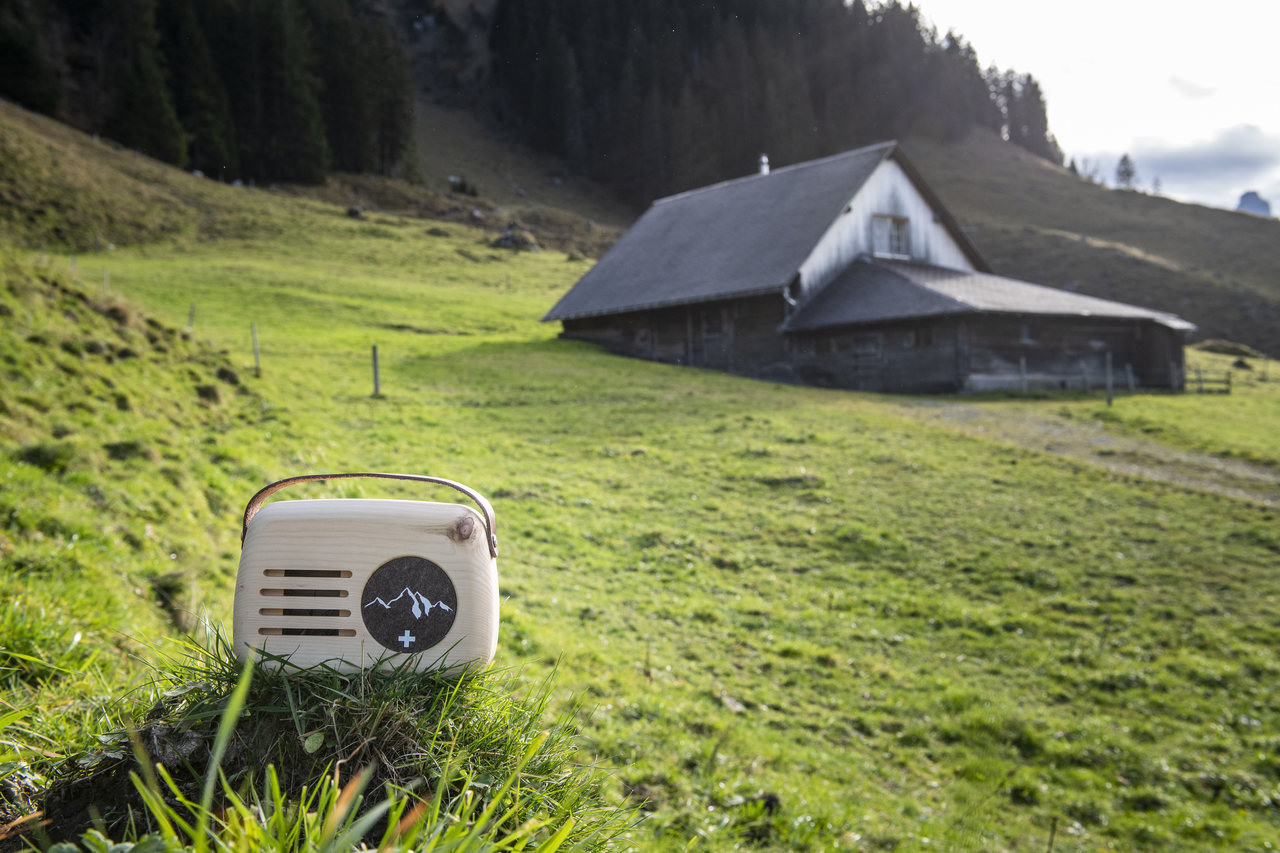 3020_Senn-anthrazit_H-tte-1_low-res